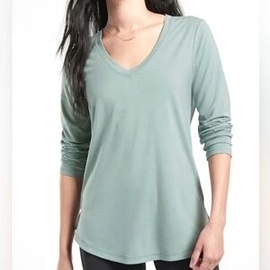 NWT! Athleta Essential V Neck Long Sleeve Top In Oxidized Green
